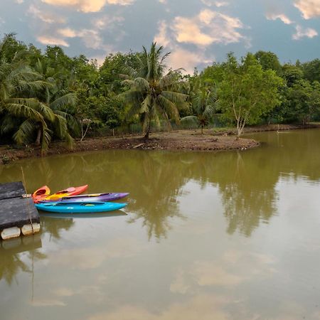 Putra Sentosa Retreat Camp, Sematan Hotel Ngoại thất bức ảnh
