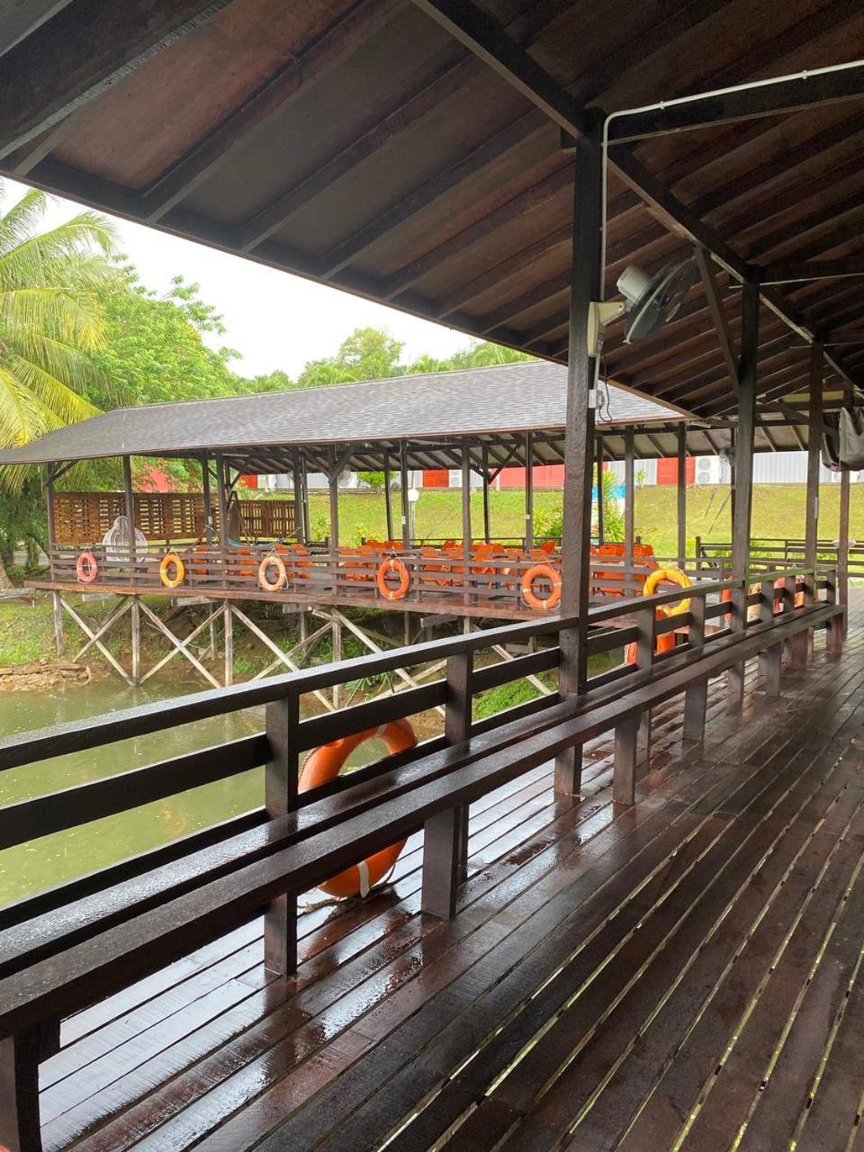 Putra Sentosa Retreat Camp, Sematan Hotel Ngoại thất bức ảnh